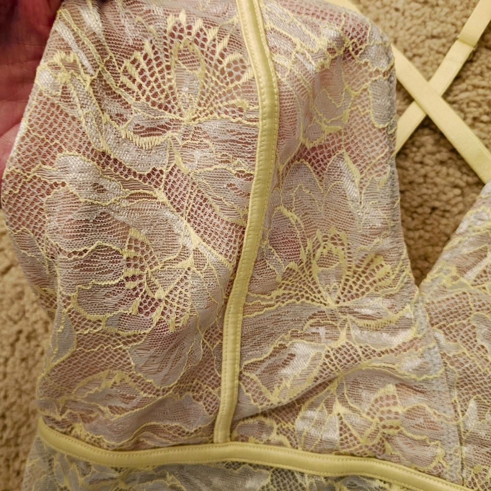 Vintage Auden Sheer Floral Mesh Lace Thong Bodysuit w Criss Cross Straps. - Picture 4 of 12